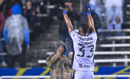 ¡Un verdadero golazo! Julián Quiñones se lució con gol de tacón contra Barcelona