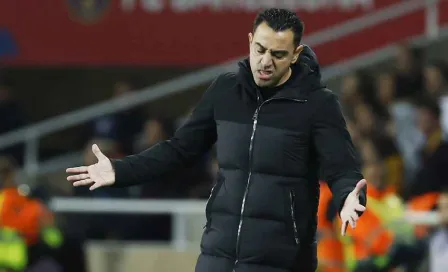 ¿Vestidor roto? Xavi 'explotó' contra sus jugadores en el partido contra Almería