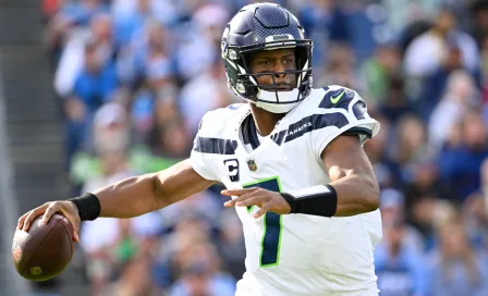 Geno Smith guía remontada de Seattle en el cuarto período para vencer a Tennessee