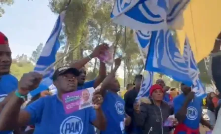 Migrantes haitianos asisten con playeras del PAN a evento de campaña de Santiago Taboada 