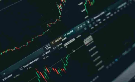 Bitcoin, XRP, Solana y Etherum sufren fuertes caídas: ¿Por qué cayó el Mercado de Criptomonedas?