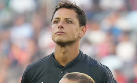 Carlos Salcido le da la bienvenida a Chicharito a Chivas