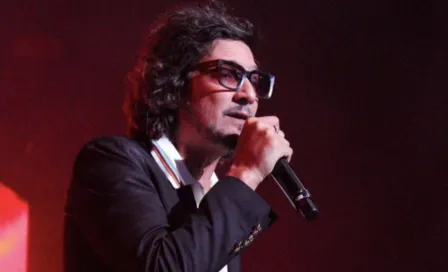 León Larregui denunció golpes y humillaciones en redes durante su visita a París