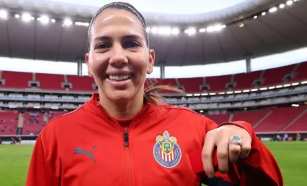 Chivas Femenil entrega reconocimiento a Alicia Cervantes por su tricampeonato de goleo