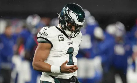 ¡Se encienden las alarmas! Jalen Hurts sufre un golpe en el dedo ante los Giants