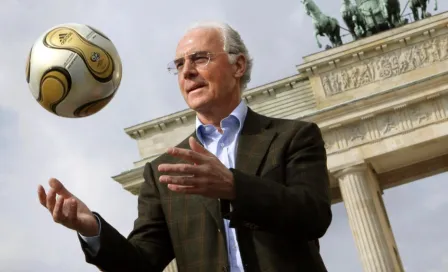 FIFA homenajea a Franz Beckenbauer con la bandera de Alemania a media asta