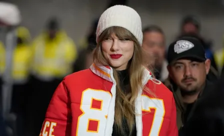 ¡Mucho estilo y amor! Taylor Swift llegó a Arrowhead Stadium con chamarra de Travis Kelce