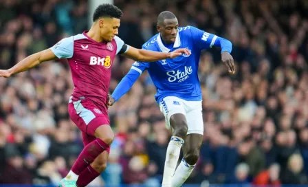 Aston Villa deja ir el liderato de Premier League tras empatar sin goles ante Everton