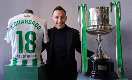 ¡Como un ídolo! Betis prepara homenaje a Andrés Guardado contra Barcelona