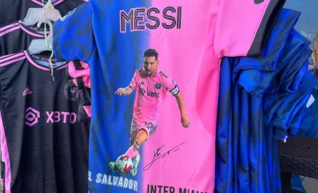 ¡No saben a quien apoyar! Venden playeras mitad El Salvador mitad Inter Miami