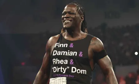 R-Truth, luchador de WWE, revela que pensaron en amputarle la pierna por grave lesión