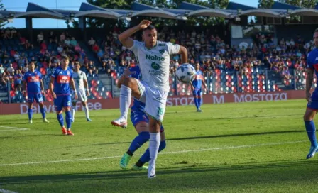 Iván Morales, ex Cruz Azul, debutó con increíble falla con Atlético Sarmiento en Argentina 