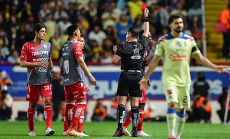 América vs Necaxa: Dos rojas en menos de 45 minutos en el Estadio Victoria