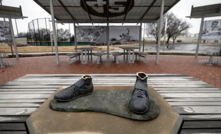 Estatua de Jackie Robinson, robada de parque en Kansas