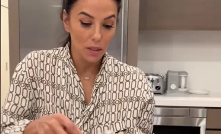 La actriz Eva Longoria, emocionada preparando tamales 