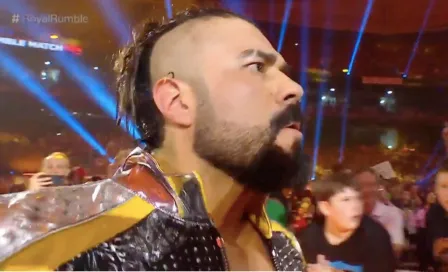 Andrade vuelve a WWE como luchador sorpresa en Royal Rumble