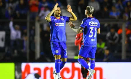 Afición de Cruz Azul abucheó a Carlos Salcedo en su vuelta al equipo