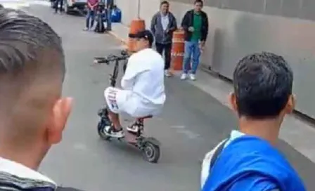 Mozumbito Martínez presume su 'vehículo de lujo' al llegar al entrenamiento de América