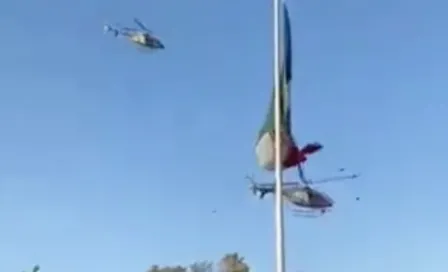 Helicóptero de la SEDENA corta la bandera mexicana con las hélices 