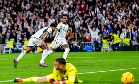 Afición de Real Madrid se acordó de Xavi Hernández en el Santiago Bernabéu: "¡Quédate!"