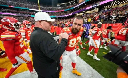 ¡Que alguien lo calme! Travis Kelce estalló contra Andy Reid tras 'fumble' de Pacheco