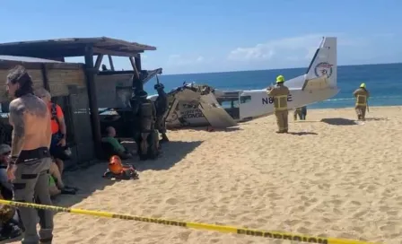 Se desploma avioneta de paracaidismo en Puerto Escondido con saldo mortal