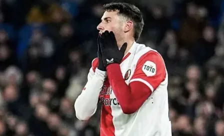 Arne Slot, entrenador del Feyenoord, asegura no saber si Santiago Giménez jugará ante la Roma