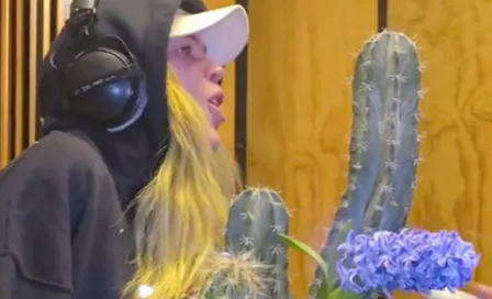 Belinda recibe de sorpresa, un cactus de  parte de El Patrón