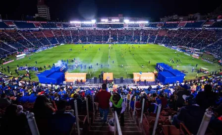 ¿Poliamor en el Estadio Ciudad de los Deportes en el Cruz Azul vs Tigres?