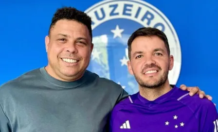 ¡De lujo! Nicolás Larcamón presume foto con Ronaldo Nazario en redes 