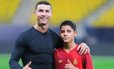 ¡De tal palo, tal astilla! Cristiano Ronaldo posa con su hijo y presumen impresionante físico