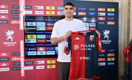 Johan Vásquez firma nuevo contrato con Genoa que lo mantendrá en Europa hasta el 2027