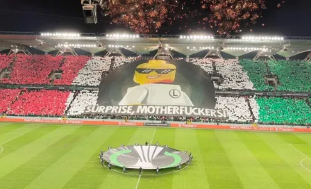 ¡'Sorpresa, hijos de p***'! Ultras del Legia Varsovia retan a la UEFA con pancarta