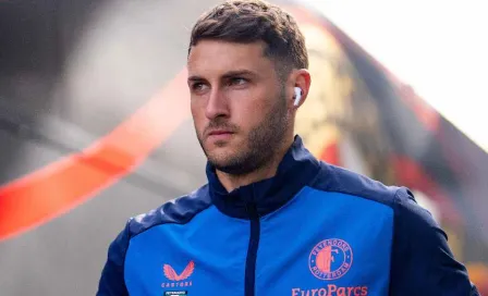 Exfutbolista de Feyenoord 'revienta' a Santiago Giménez por falta de gol