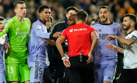 Vinicius Jr y Tchouameni arremeten contra el árbitro del Valencia vs Real Madrid tras la polémica