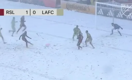 ¿Y si hacemos un muñeco? Real Salt Lake gana sobre la nieve y festeja con 'angelitos'