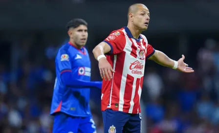 Javier ‘Chicharito’ Hernández confronta a aficionado de Chivas por criticarlo