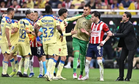 ¡Terminaron 'calientitos'! Chivas y América iniciaron conato de bronca en el Clásico Nacional