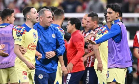 ¡El escudo no se toca! Así se encaró Álvaro Fidalgo con 'Pollo' Briseño en el Clásico Nacional