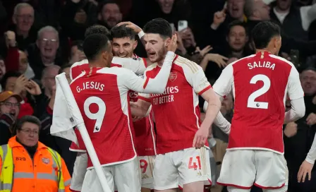 Arsenal firmó victoria sobre la hora ante el Brentford y 'duerme' en la cima de la Premier League