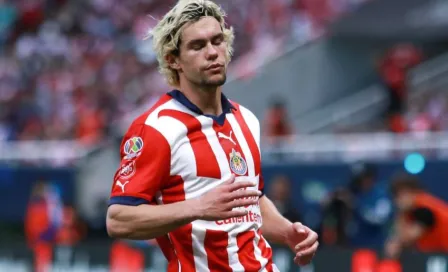 Cade Cowell se fue abucheado por la afición de Chivas tras salir de cambio