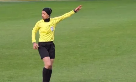 Para evitar "posibles polémicas", vetan a mujer que iba a arbitrar un partido varonil en Irán