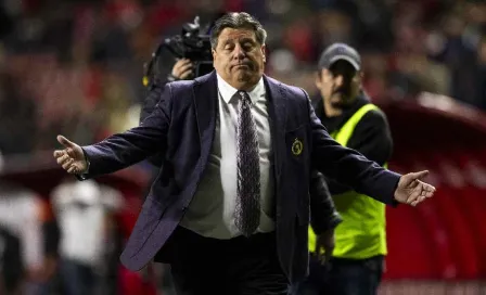 Miguel Herrera 'se encara' con aficionado de Xolos en pleno partido