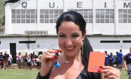 Elisa Sanches abandona el cine para adultos para convertirse en árbitra de futbol 