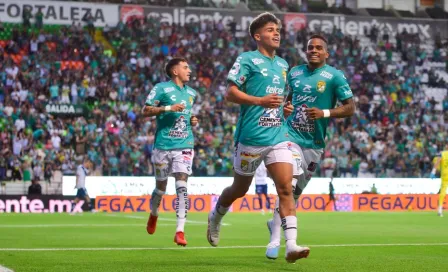 León vence con 'goles de vestidor' a Puebla y se mete a puestos de Play In