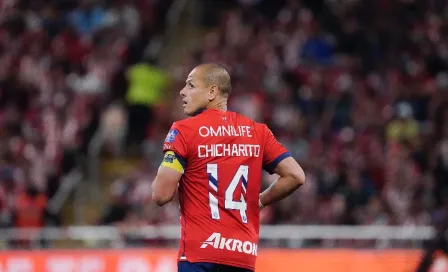 ¡Momento tenso! 'Chicharito' Hernández y Fernando Hernández 'se encararon' en el Clásico Nacional