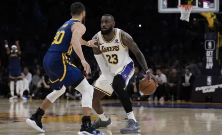 Golden State, con 31 puntos de Curry, vencieron a Los Angeles Lakers