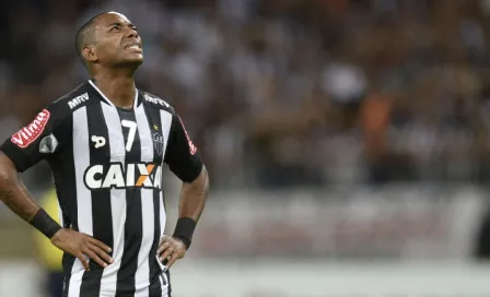 Autoridades de Brasil ratifican sentencia de nueve años de prisión a Robinho por violación