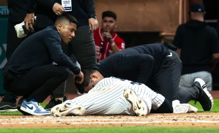 Oscar González de los New York Yankees recibe pelotazo en el rostro en juego vs Diablos