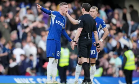 Chelsea desaprovecha ventaja numérica y deja ir el triunfo ante Burnley